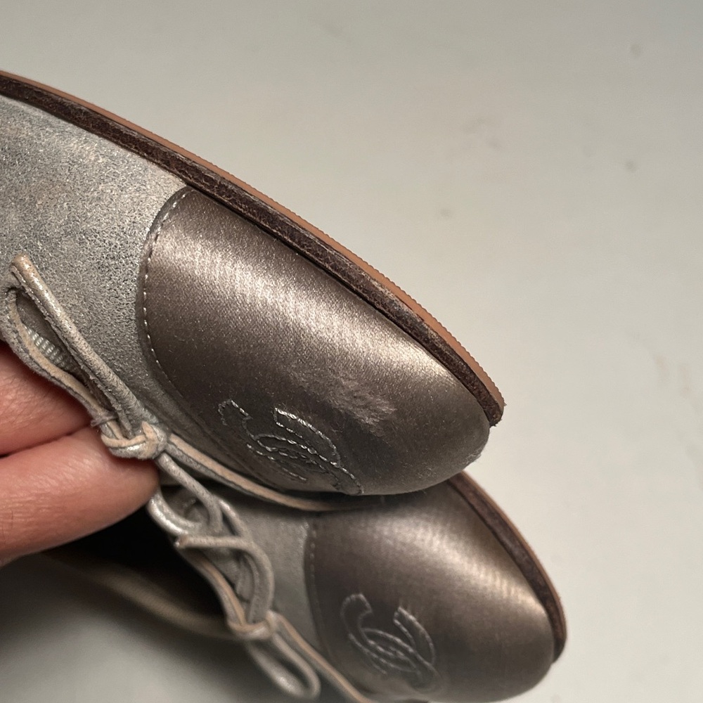 CHANEL Metallic Silver Loafers - Picture 3 of 14